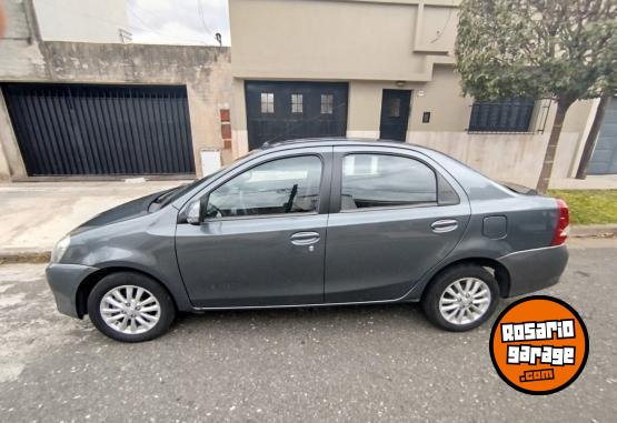 Autos - Toyota ETIOS XLS 2015 Nafta 99400Km - En Venta