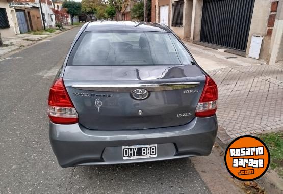 Autos - Toyota ETIOS XLS 2015 Nafta 99400Km - En Venta