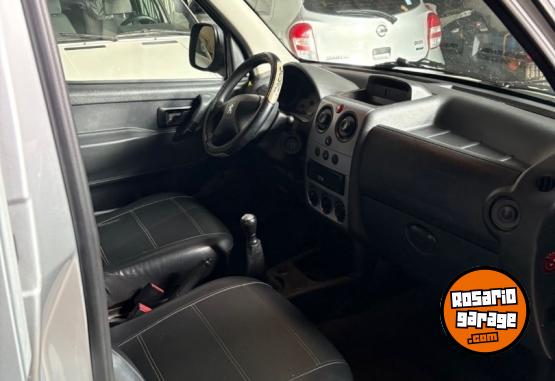 Utilitarios - Peugeot Partner 2017 Diesel 110000Km - En Venta