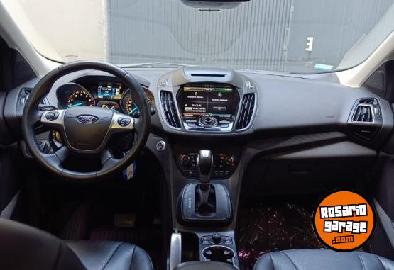 Camionetas - Ford kuga titanium 2016 Nafta 150000Km - En Venta