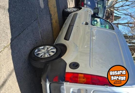 Utilitarios - Renault Kangoo 2017 GNC 99800Km - En Venta