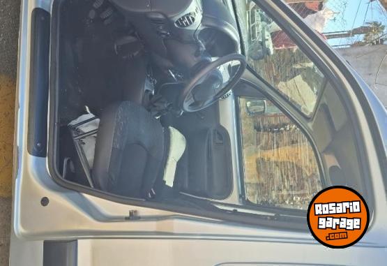 Utilitarios - Renault Kangoo 2017 GNC 99800Km - En Venta