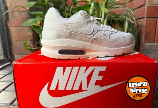 Indumentaria - Adidas deportivas  - Talle 39 - En Venta