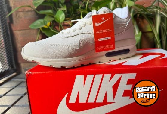 Indumentaria - Adidas deportivas  - Talle 39 - En Venta