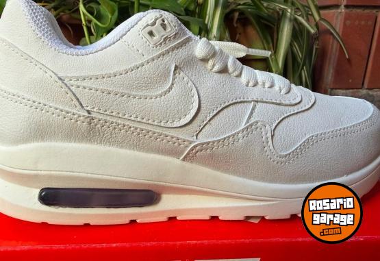 Indumentaria - Adidas deportivas  - Talle 39 - En Venta