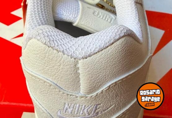 Indumentaria - Adidas deportivas  - Talle 39 - En Venta