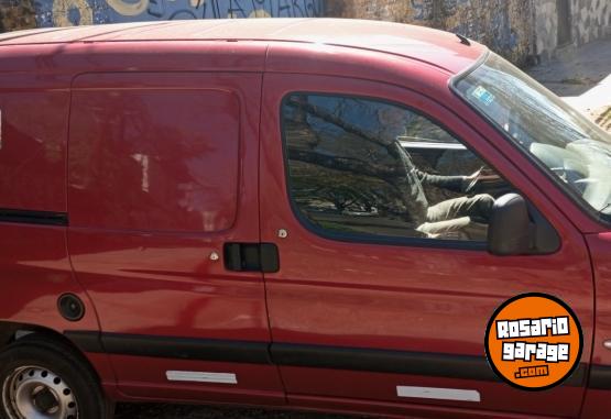 Utilitarios - Peugeot Partner 2012 Diesel 210000Km - En Venta