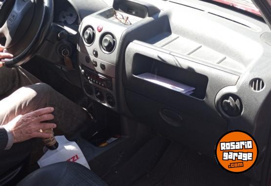 Utilitarios - Peugeot Partner 2012 Diesel 210000Km - En Venta