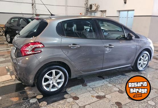 Autos - Peugeot 208 2015 Nafta 78000Km - En Venta