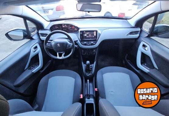 Autos - Peugeot 208 2015 Nafta 78000Km - En Venta