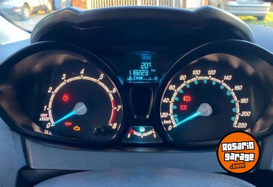Autos - Ford Fiesta kinetic Se plus 2016 Nafta 118000Km - En Venta