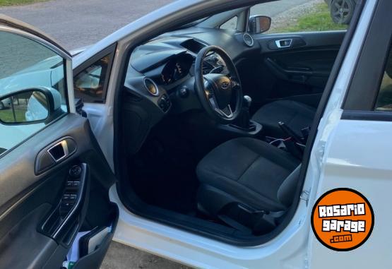 Autos - Ford Fiesta kinetic Se plus 2016 Nafta 118000Km - En Venta