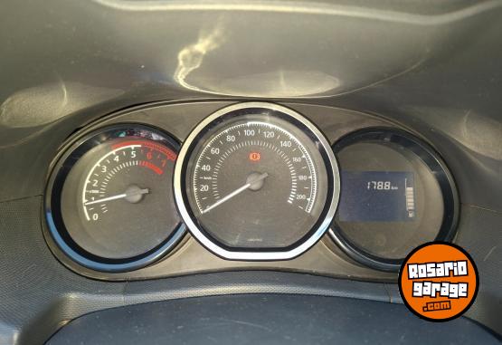 Camionetas - Renault Duster Oroch 2017 GNC 260000Km - En Venta