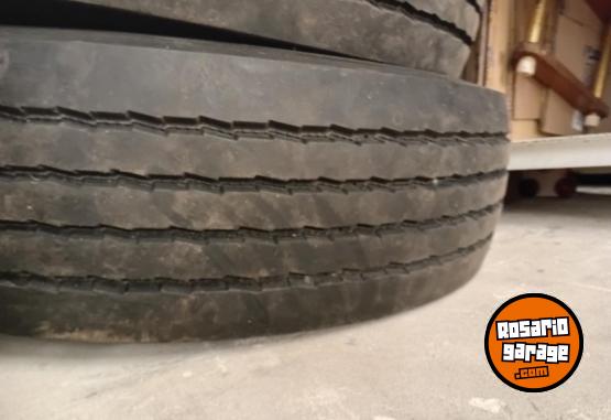 Accesorios para Autos - Pirelli 275/80/22.5 USADAS - En Venta