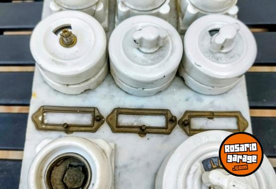 Hogar - LIQUIDO ANTIGUO TABLERO VINTAGE DE FUSIBLES Y AISLADOR ELECTRICO DE PORCELANAS - En Venta