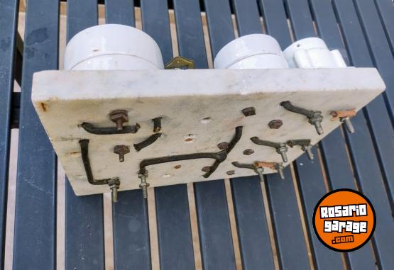 Hogar - LIQUIDO ANTIGUO TABLERO VINTAGE DE FUSIBLES Y AISLADOR ELECTRICO DE PORCELANAS - En Venta