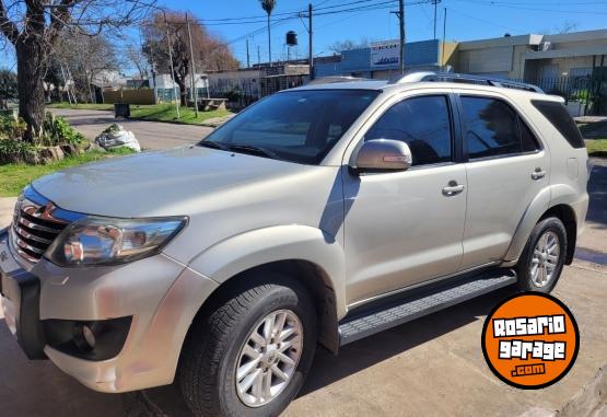 Camionetas - Toyota Hilux sw4 4x2 2014 GNC 200000Km - En Venta