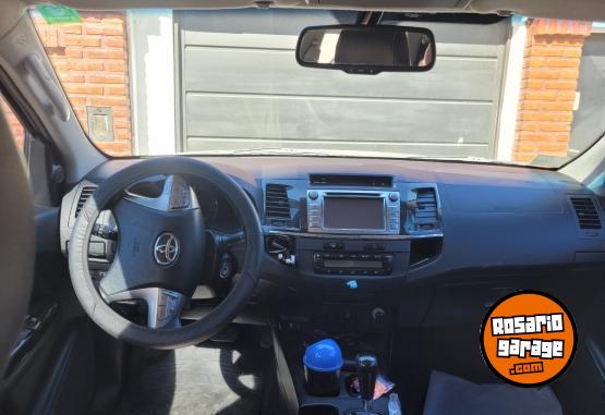 Camionetas - Toyota Hilux sw4 4x2 2014 GNC 200000Km - En Venta