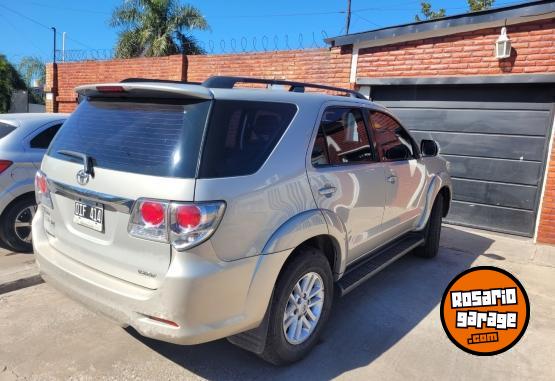 Camionetas - Toyota Hilux sw4 4x2 2014 GNC 200000Km - En Venta