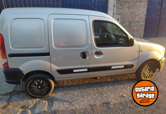 Utilitarios - Renault Kangoo 2017 GNC 205000Km - En Venta