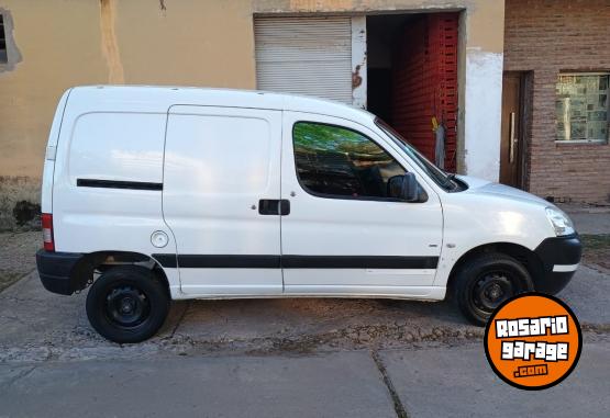Utilitarios - Peugeot Partner 2011 Diesel 197000Km - En Venta