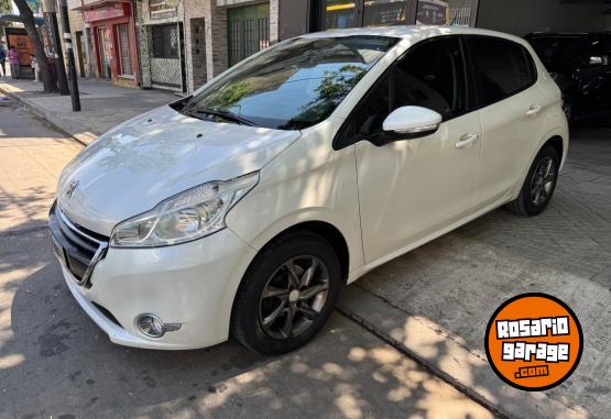 Autos - Peugeot 208 allure touchscreen 2015 Nafta 100000Km - En Venta