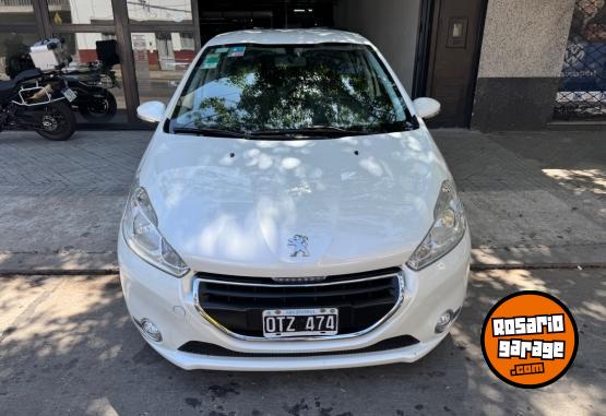 Autos - Peugeot 208 allure touchscreen 2015 Nafta 100000Km - En Venta
