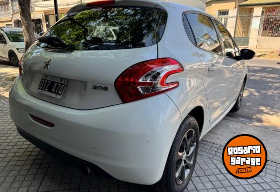 Autos - Peugeot 208 allure touchscreen 2015 Nafta 100000Km - En Venta