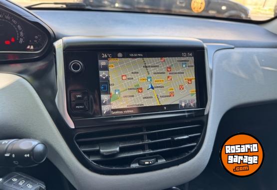 Autos - Peugeot 208 allure touchscreen 2015 Nafta 100000Km - En Venta