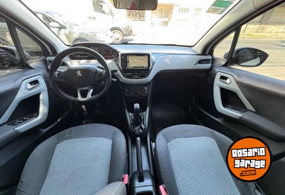 Autos - Peugeot 208 allure touchscreen 2015 Nafta 100000Km - En Venta