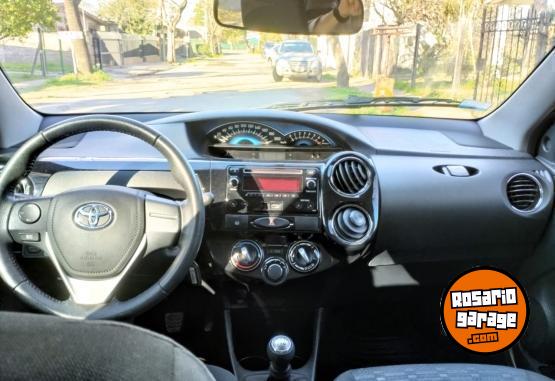 Autos - Toyota Etios xls 2015 Nafta 53400Km - En Venta