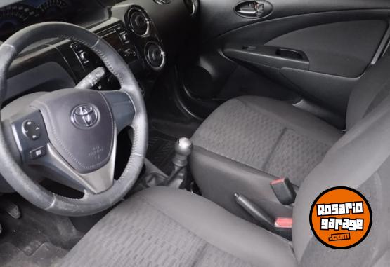 Autos - Toyota Etios xls 2015 Nafta 53400Km - En Venta