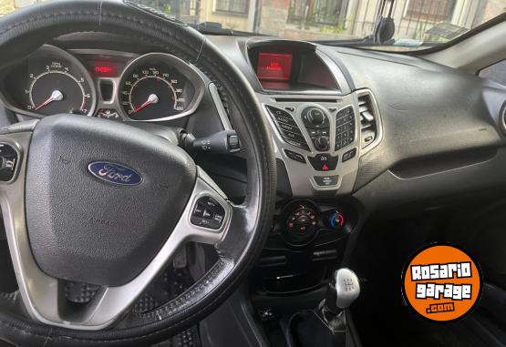 Autos - Ford Fiesta Kinetic Titanium 2013 GNC 174000Km - En Venta