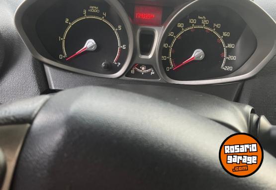 Autos - Ford Fiesta Kinetic Titanium 2013 GNC 174000Km - En Venta