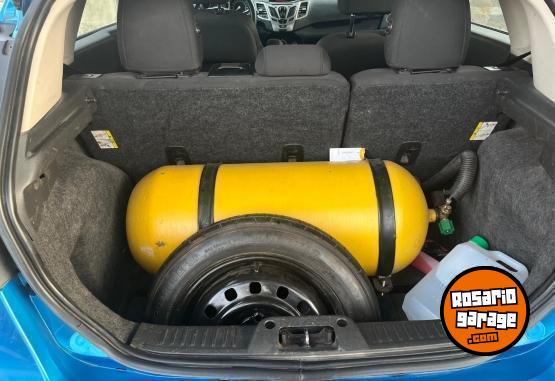 Autos - Ford Fiesta Kinetic Titanium 2013 GNC 174000Km - En Venta