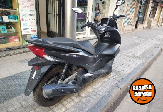 Motos - Honda Pcx 150 2017 Nafta 21700Km - En Venta