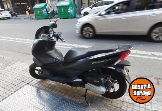 Motos - Honda Pcx 150 2017 Nafta 21700Km - En Venta