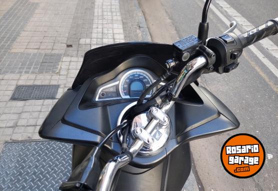 Motos - Honda Pcx 150 2017 Nafta 21700Km - En Venta