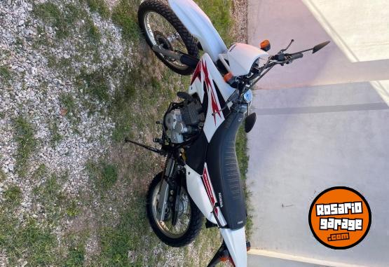 Motos - Honda Tornado 2023 Nafta 14700Km - En Venta