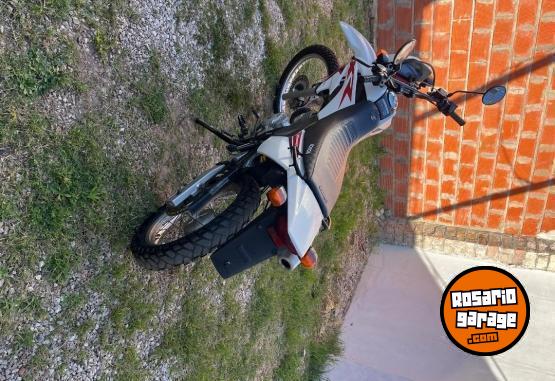 Motos - Honda Tornado 2023 Nafta 14700Km - En Venta