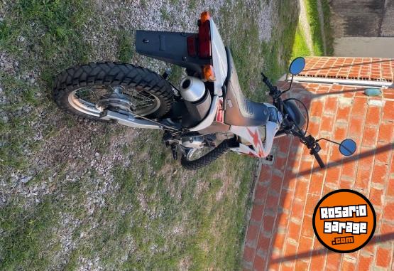 Motos - Honda Tornado 2023 Nafta 14700Km - En Venta