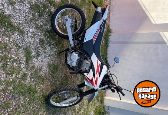 Motos - Honda Tornado 2023 Nafta 14700Km - En Venta