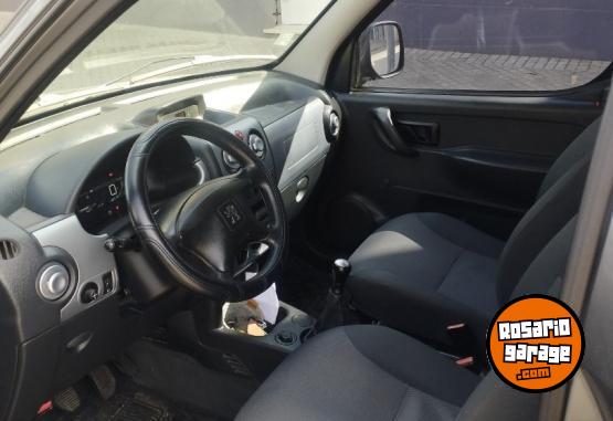 Utilitarios - Peugeot Partner patagonica 2017 Diesel 117000Km - En Venta