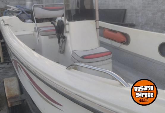Embarcaciones - Vendo lancha Tracker 540 + Mercury 40 Hp 2 tiempos Power Trim - En Venta