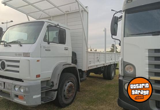 Camiones y Gras - VW 13180 CHASIS CON CARROCERIA - En Venta