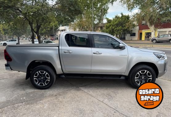 Camionetas - Toyota Hilux SRX 2021 Diesel  - En Venta