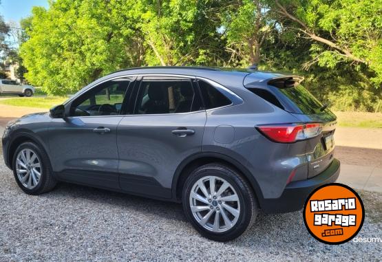 Camionetas - Ford KUGA TITANIUM HIBRIDA 4X4 2021 Electrico / Hibrido 110000Km - En Venta