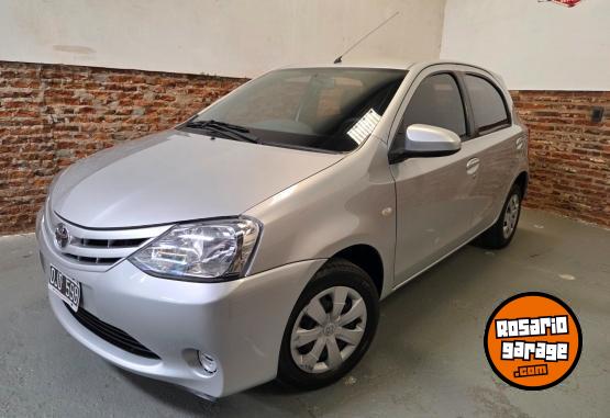 Autos - Toyota Etios xs 2015 Nafta 92000Km - En Venta