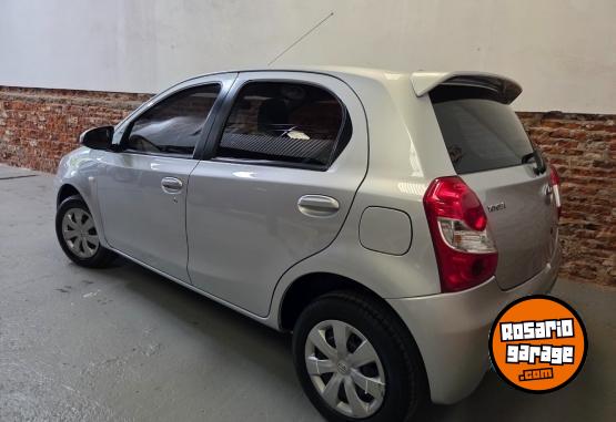 Autos - Toyota Etios xs 2015 Nafta 92000Km - En Venta