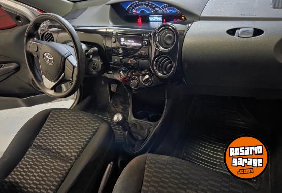 Autos - Toyota Etios xs 2015 Nafta 92000Km - En Venta